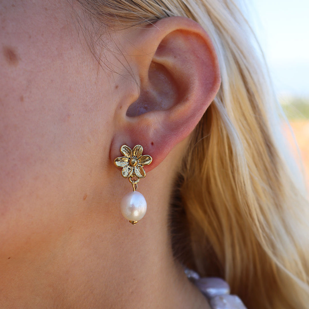 mini daisy X pearl earrings