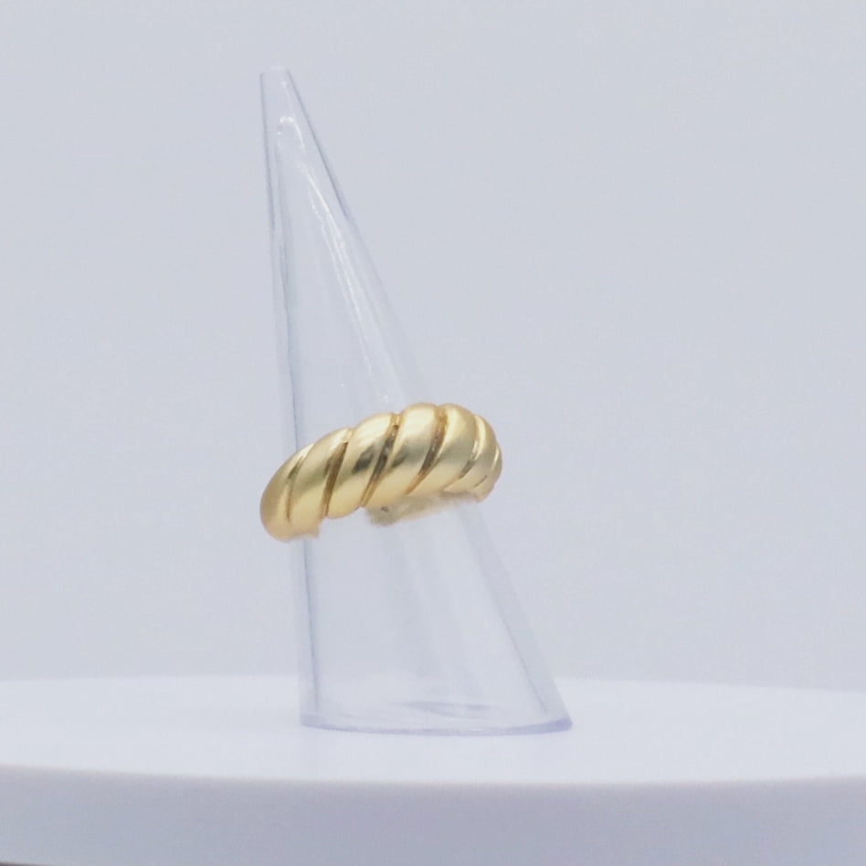 Twisted Band Ring