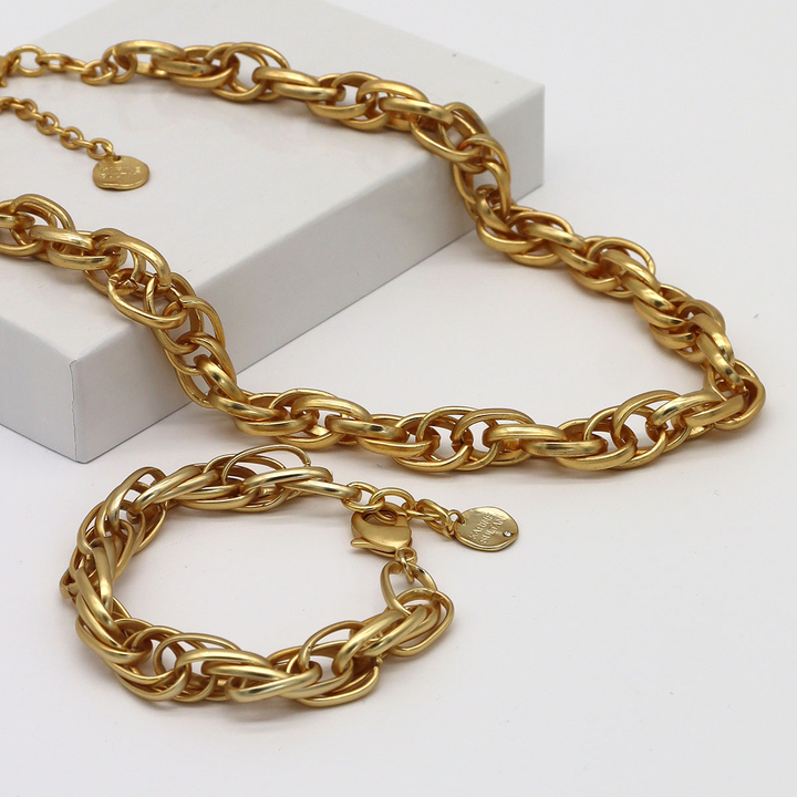 Intertwined Link Short Chain